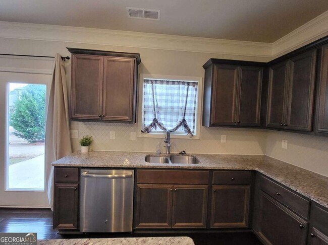 Building Photo - 551 Wagon Hill Ln