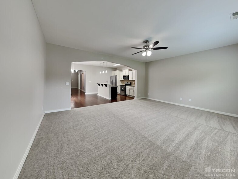 Building Photo - 930 Corvus Ct