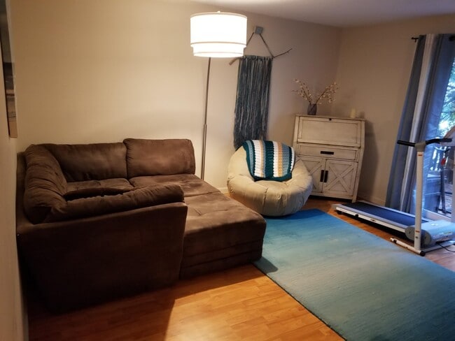 Building Photo - 15 Winding Pond Rd