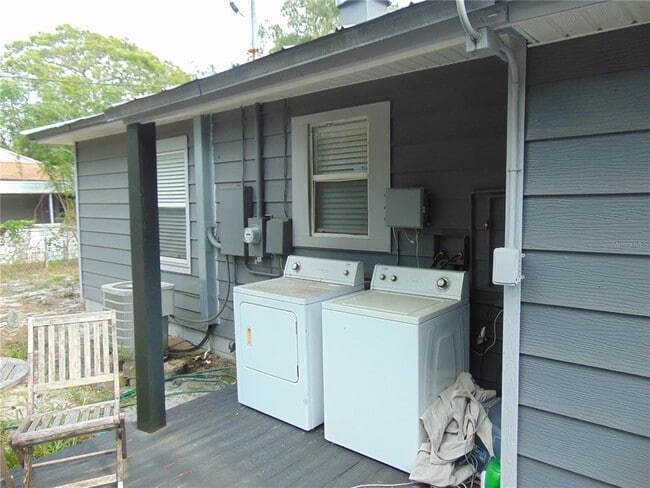 Building Photo - 3215 W Hartnett Ave