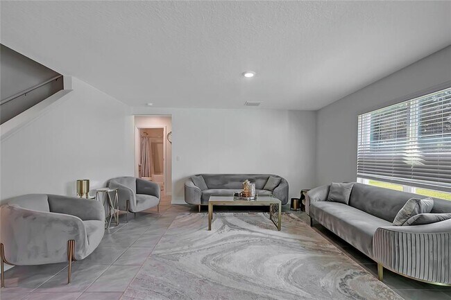 Building Photo - 7737 Rosewood Gdn Lp
