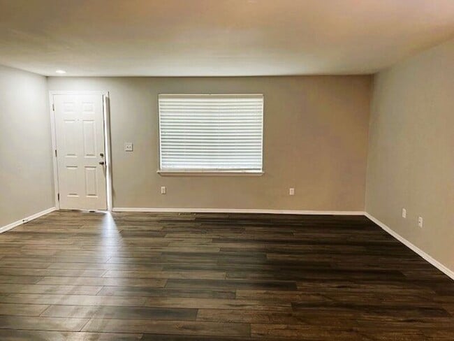 Building Photo - 19420 Valley View Dr