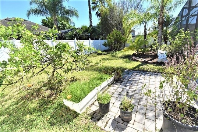 Building Photo - 16612 Tudor Grove Dr