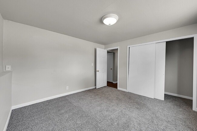 Building Photo - $1,850, 4 bed, 2 bath, located on Colorado...