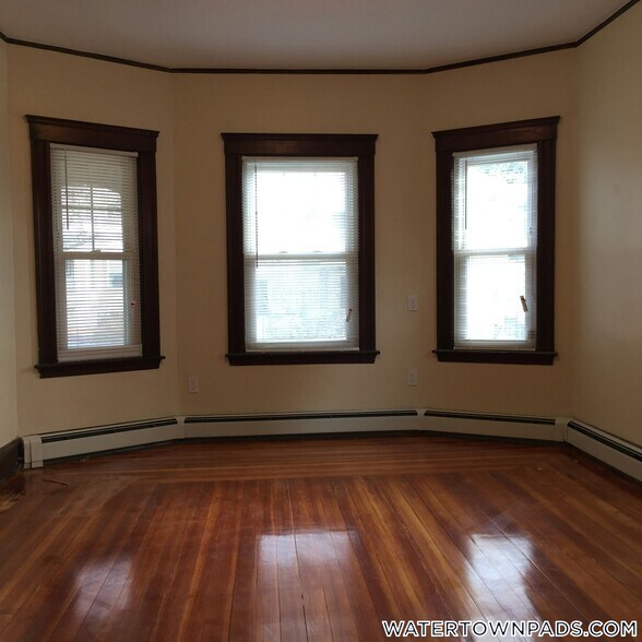 Building Photo - 126 Winsor Ave