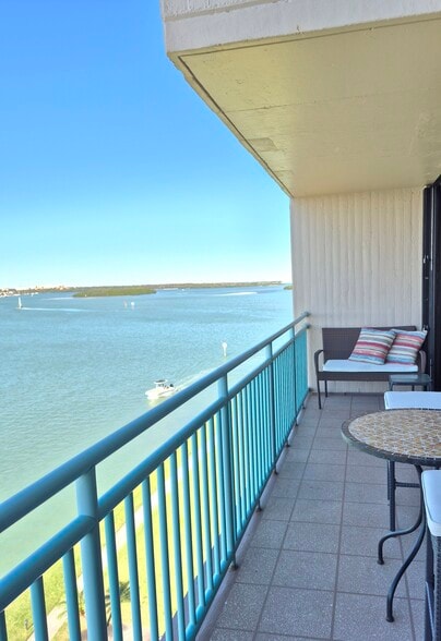 Building Photo - 1 Key Capri