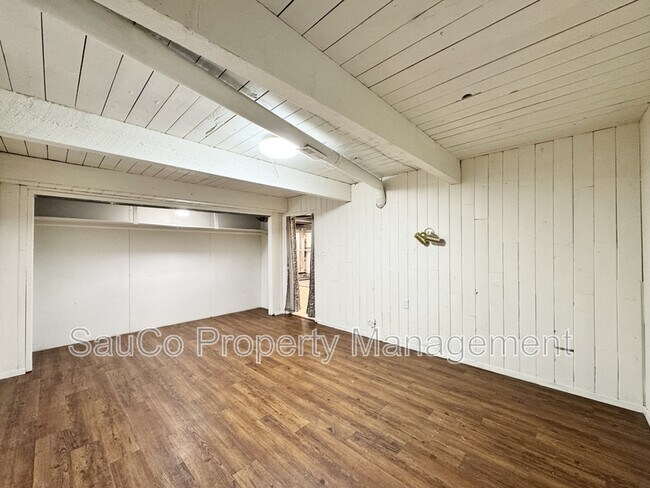 Building Photo - 4751 SW 53rd Ave