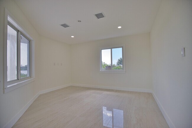 Building Photo - 13064 Via Flavia