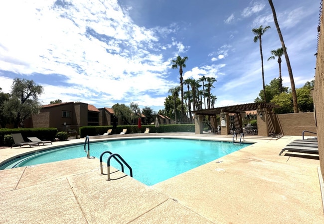 Building Photo - FURNISHED! 2 Bed/2 Bath in Scottsdale