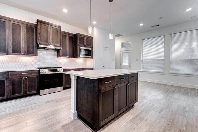 Building Photo - 11134 Plateau Oak Dr