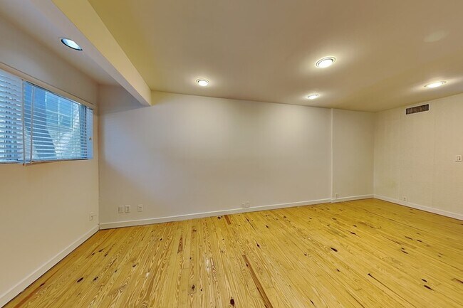 Building Photo - 4241 Buena Vista St