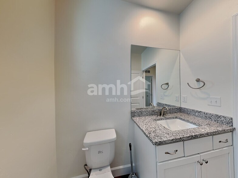 Building Photo - 3492 S Bartlett Ave