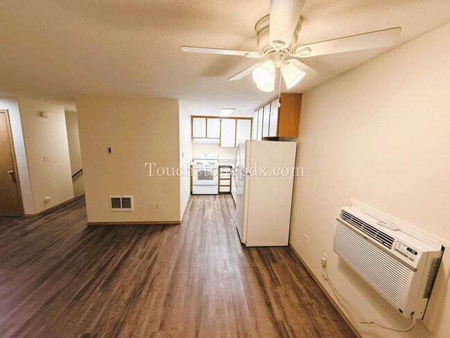 Building Photo - 409 SE 143rd Ave