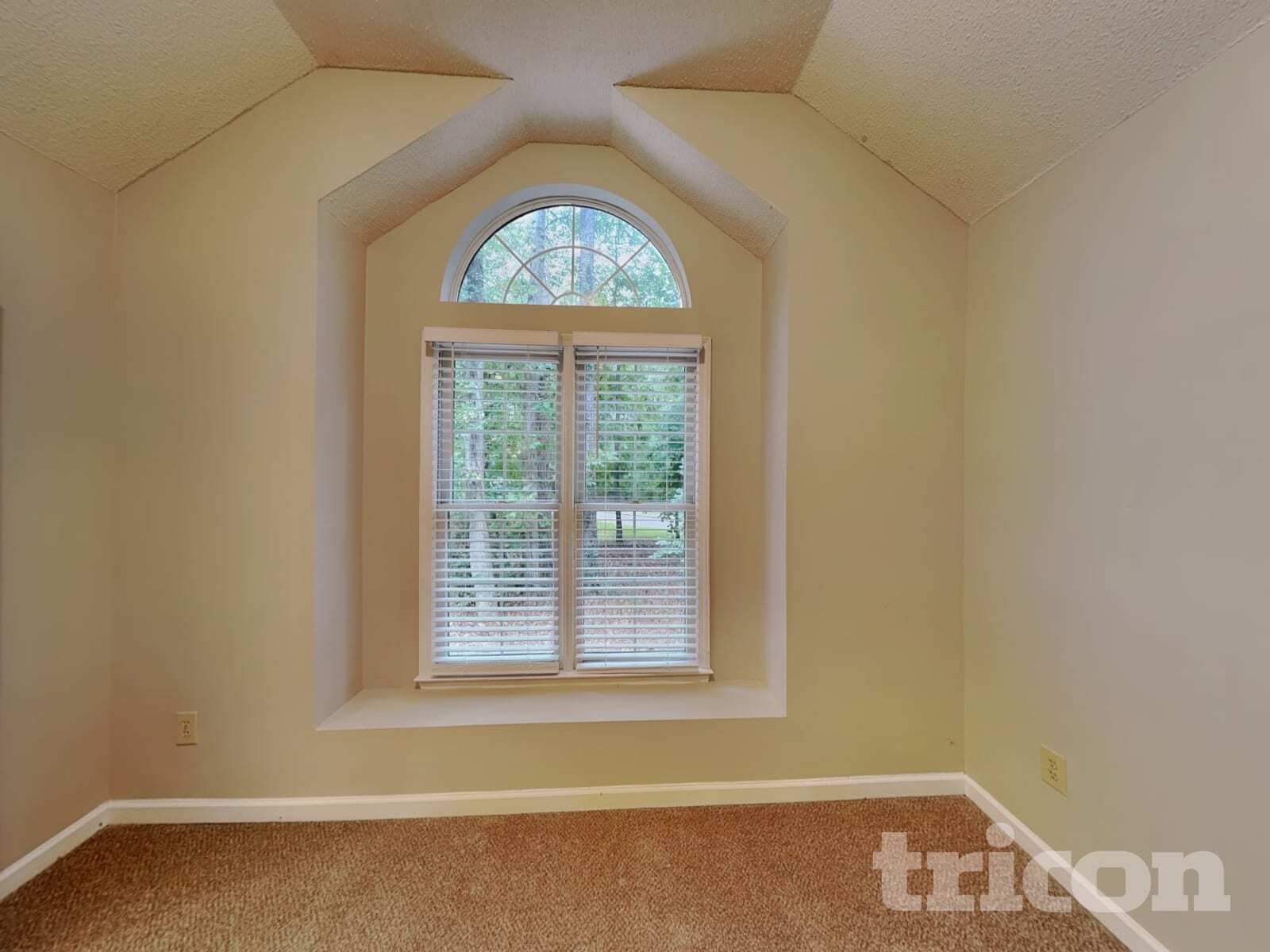 Building Photo - 190 Longwood Dr