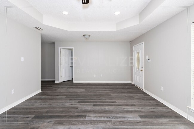 Building Photo - Newly Renovated Brick Home!