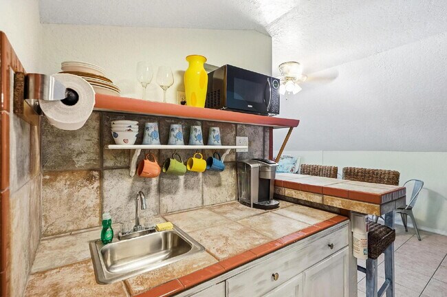 Building Photo - "Cozy & Efficient 1-Bedroom Retreat Steps from Flagler Beach!"