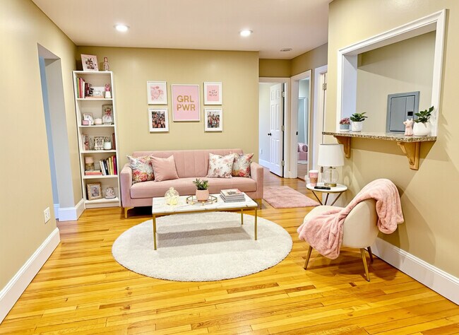 Primary Photo - 68 Egmont St