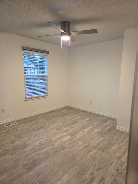 Building Photo - 2915 W 81st Ave