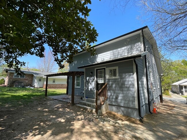 Building Photo - Walk to UNC campus! Newly Updated 4br 4ba ...