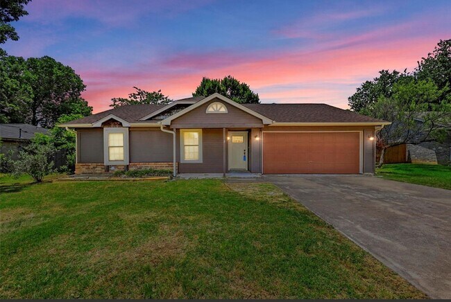 Building Photo - 1300 Timbercrest Dr