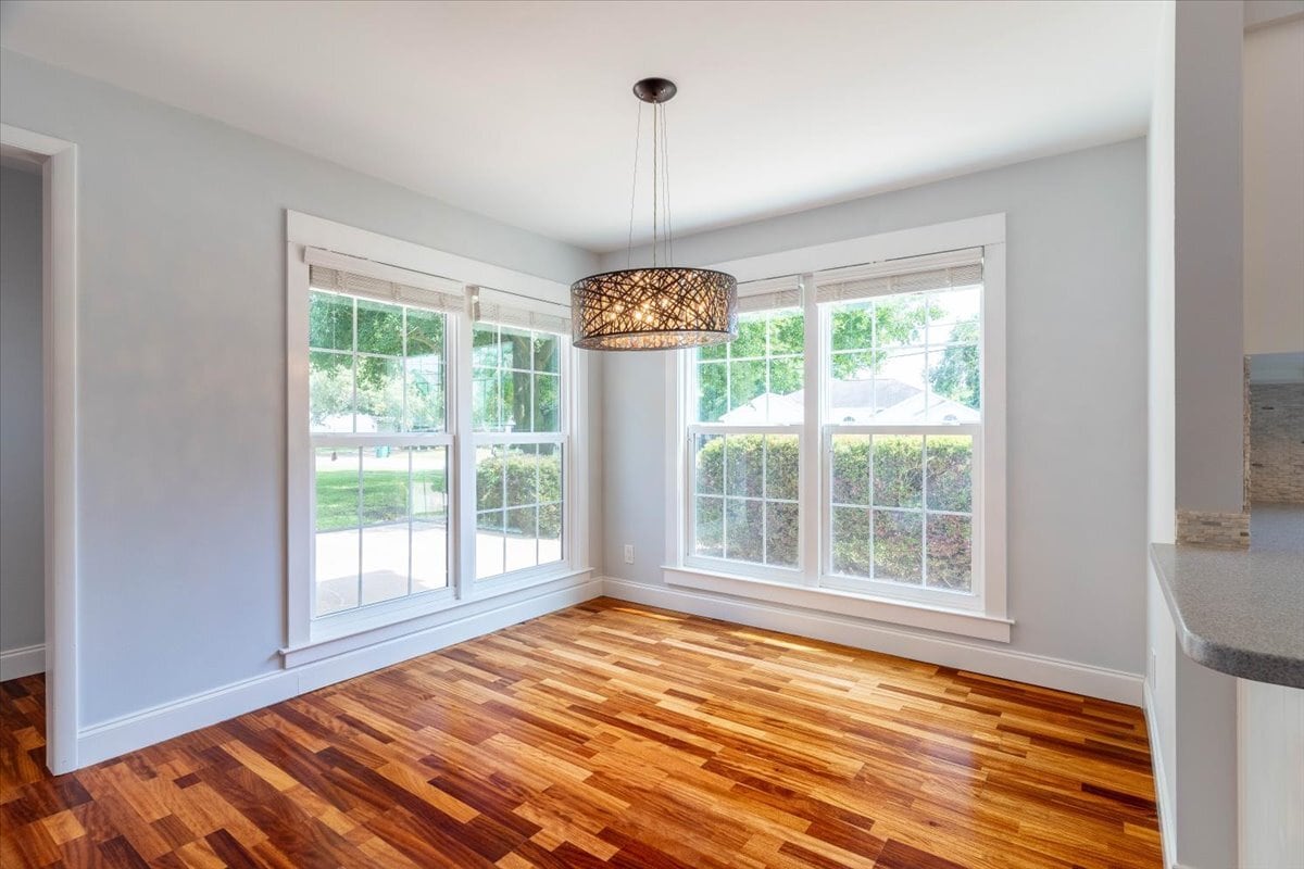 Dining Area - 817 N Lakeside Dr