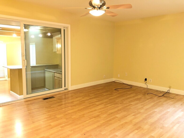 Building Photo - 251 Silverado Ct