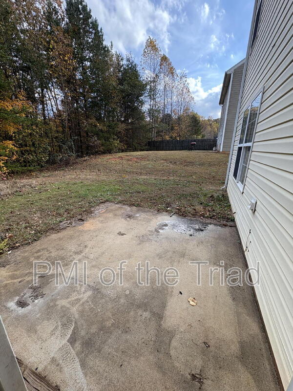 Building Photo - 152 Drewsbury Dr