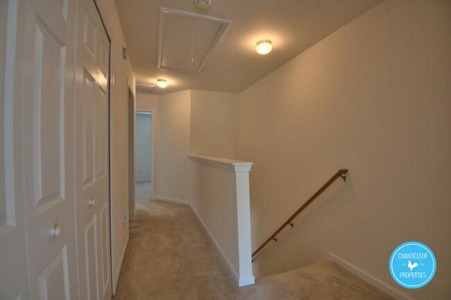 Building Photo - 1725 TW Alexander Dr