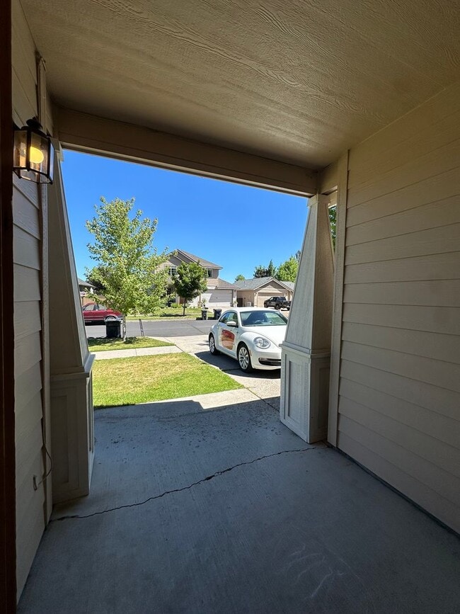 Building Photo - Beautiful home in SE Bend near Jewell Elementary!