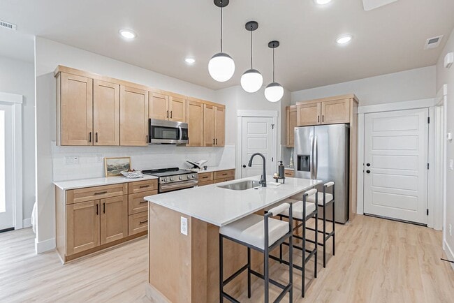 Building Photo - 455 Blue Spruce Ave