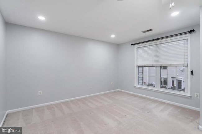 Building Photo - 8648 Royal Worcester Ln