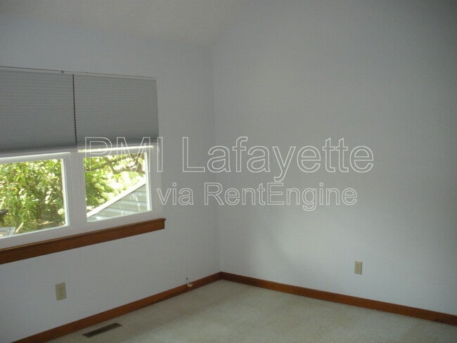 Building Photo - 210 Windy Hill Dr