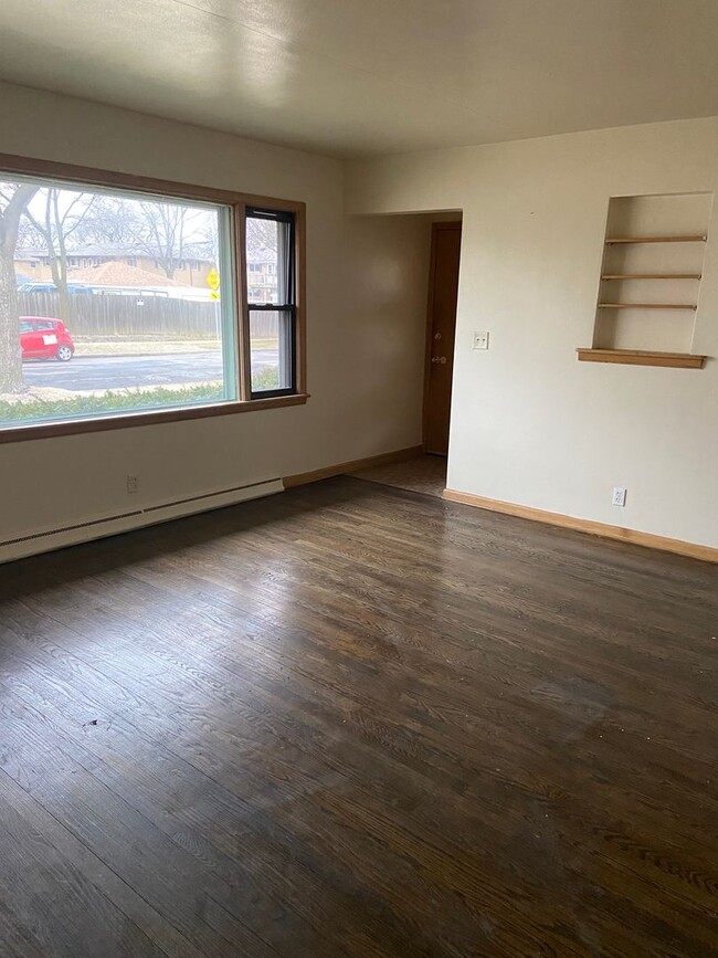 Building Photo - NICE 3BR SINGLE FAMILY, BRICK, CLOSE TO EVERYTHING, BASEMENT, YARD, GARAGE1