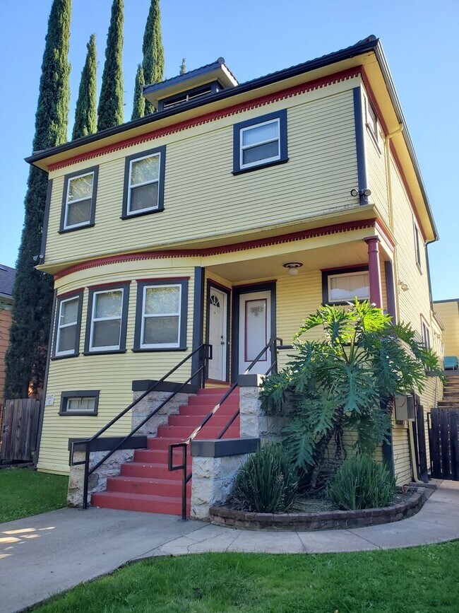 Building Photo - STUNNING 1BD/1BA IN A  FIVEPLEX IN EAST SA...