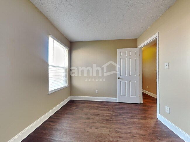 Building Photo - 7184 Franklin Madison Rd