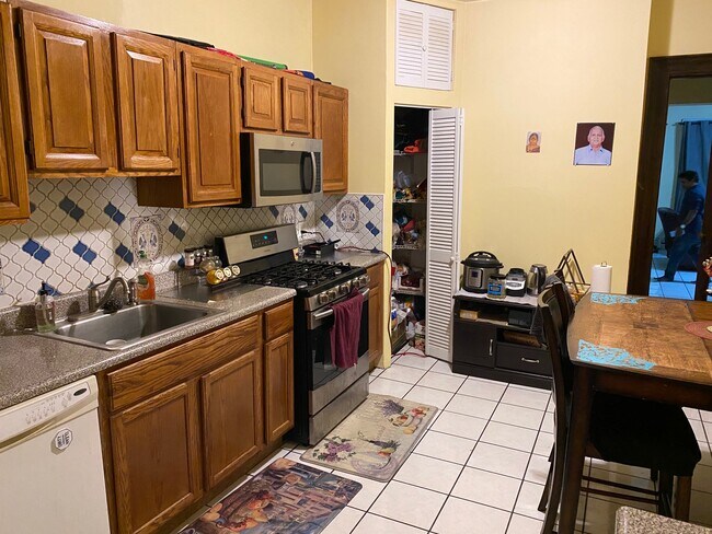 Building Photo - 32 Duer Pl