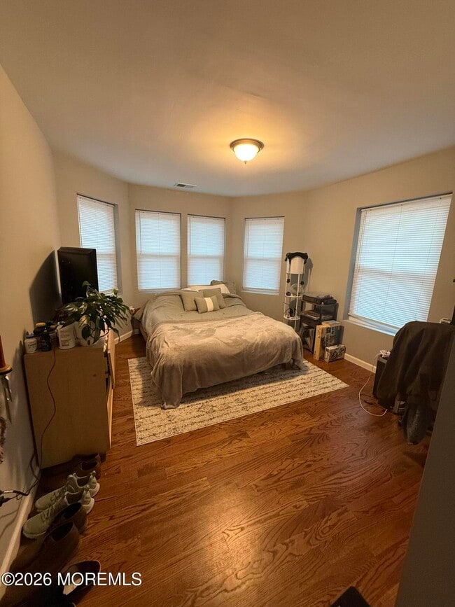 Building Photo - 591 Vernon St