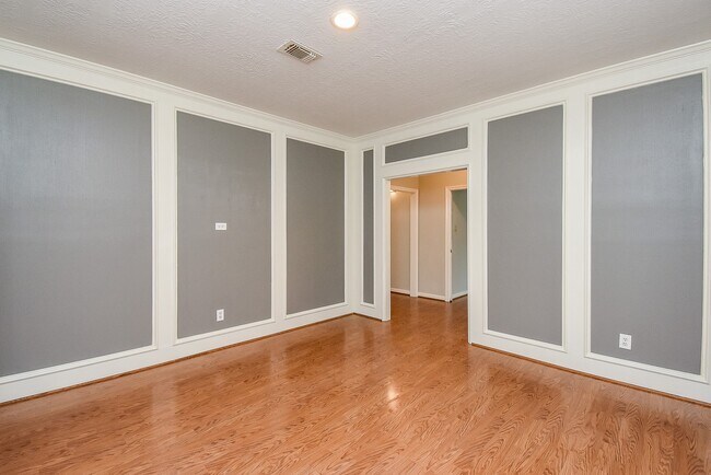 Building Photo - 1002 Meadowlark Ln