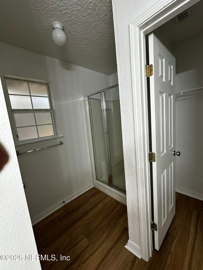 Building Photo - 1305 Hawks Crest Dr