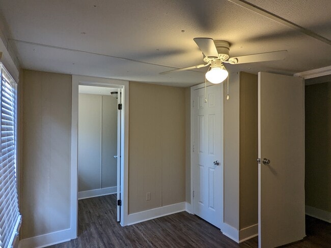 Building Photo - 415 Green Oak Rd