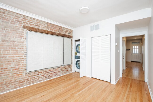 Building Photo - 2136 N Avers Ave