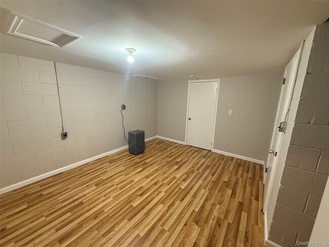 Building Photo - 29 Eastview Dr