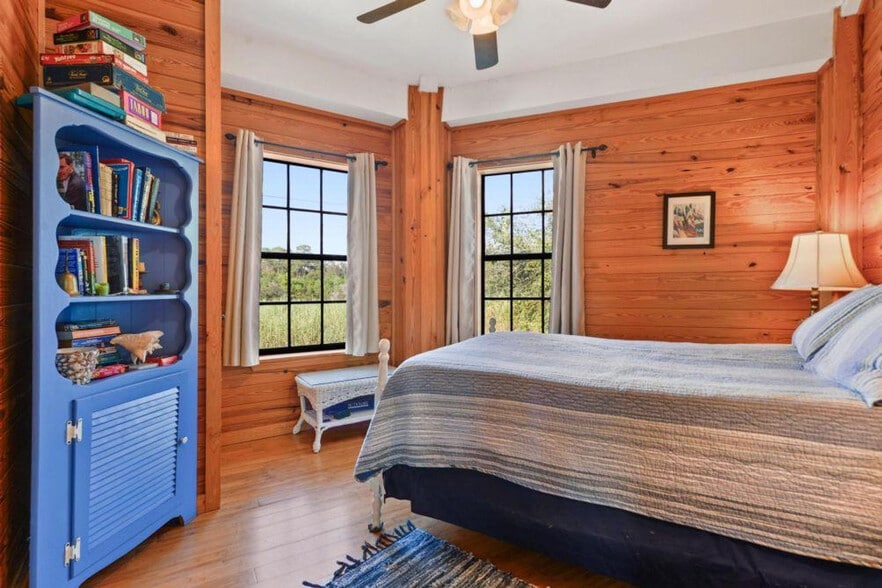 Building Photo - 6001 Belle Fontaine Dr