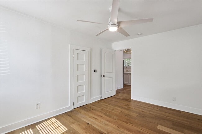 Building Photo - Newly Renovated Coastal Cottage for Lease!