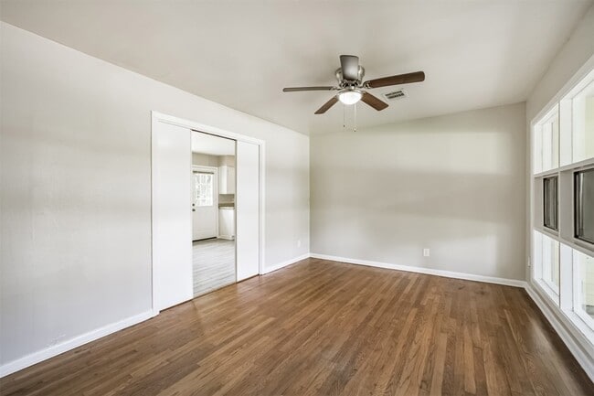 Building Photo - 1306 Glencrest Dr