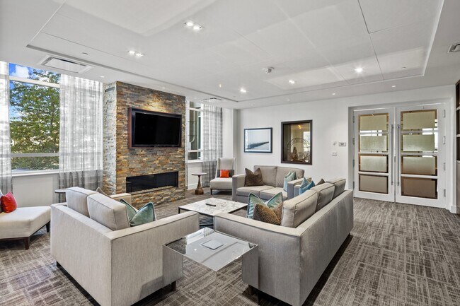 Building Photo - 100 Harborview Dr