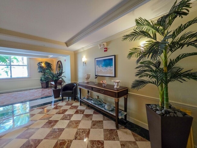 Building Photo - 806 E Windward Way