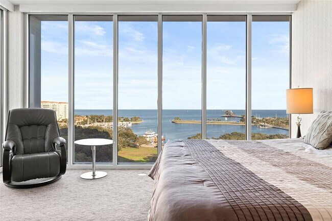 Building Photo - 176 4th Ave NE