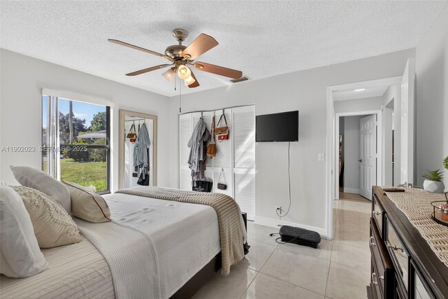 Building Photo - 100 Miramar Ave