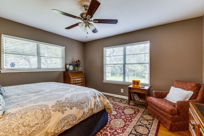 Building Photo - GORGEOUS RANCH-STYLE HOME ON WOODED 1.2 AC...